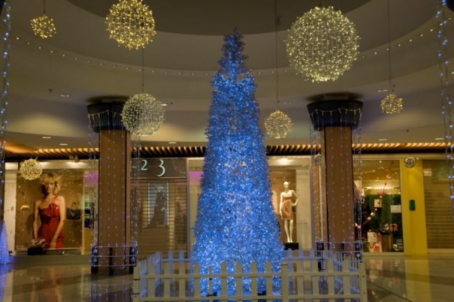 Féerie des lumières de Noël à Nimes sapin de grande dimension